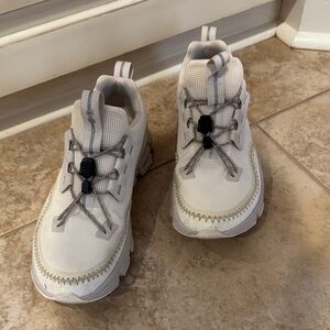 On Cloud White/Cream Sneakers